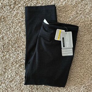 NWT Under Armour size medium fitted leggings